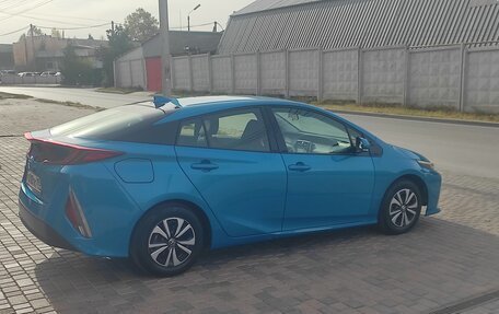 Toyota Prius IV XW50, 2018 год, 2 350 000 рублей, 5 фотография