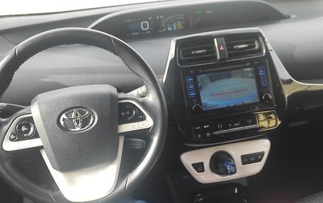 Toyota Prius IV XW50, 2018 год, 2 350 000 рублей, 8 фотография