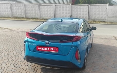Toyota Prius IV XW50, 2018 год, 2 350 000 рублей, 4 фотография