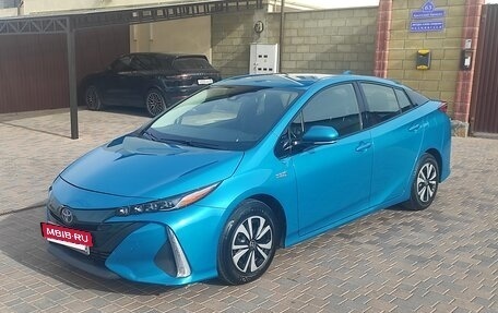 Toyota Prius IV XW50, 2018 год, 2 350 000 рублей, 2 фотография