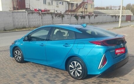 Toyota Prius IV XW50, 2018 год, 2 350 000 рублей, 3 фотография