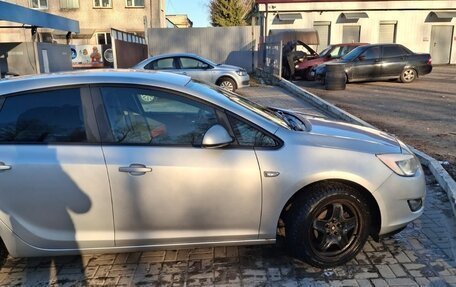Opel Astra J, 2011 год, 550 000 рублей, 2 фотография