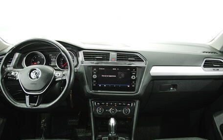 Volkswagen Tiguan II, 2018 год, 2 690 000 рублей, 3 фотография