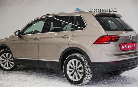 Volkswagen Tiguan II, 2018 год, 2 690 000 рублей, 2 фотография