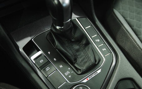 Volkswagen Tiguan II, 2018 год, 2 690 000 рублей, 17 фотография