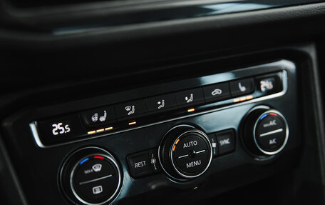 Volkswagen Tiguan II, 2018 год, 2 690 000 рублей, 15 фотография