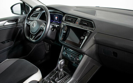 Volkswagen Tiguan II, 2019 год, 2 490 000 рублей, 11 фотография