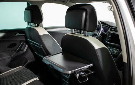 Volkswagen Tiguan II, 2019 год, 2 490 000 рублей, 10 фотография