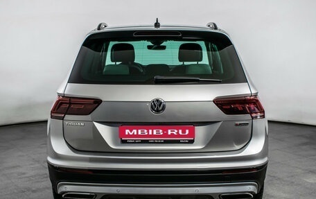 Volkswagen Tiguan II, 2019 год, 2 490 000 рублей, 6 фотография