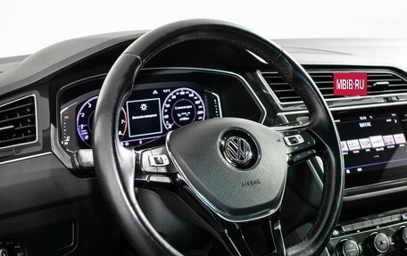 Volkswagen Tiguan II, 2019 год, 2 490 000 рублей, 14 фотография