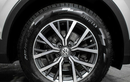 Volkswagen Tiguan II, 2019 год, 2 490 000 рублей, 18 фотография