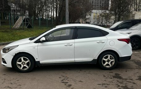 Hyundai Solaris II рестайлинг, 2017 год, 650 000 рублей, 2 фотография