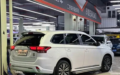 Mitsubishi Outlander III рестайлинг 3, 2021 год, 1 980 143 рублей, 4 фотография