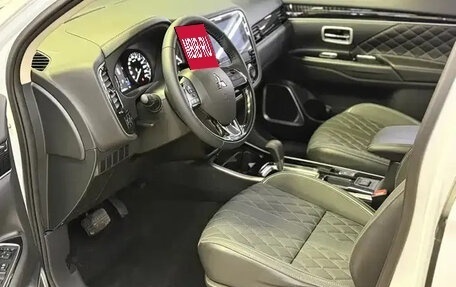 Mitsubishi Outlander III рестайлинг 3, 2021 год, 1 980 143 рублей, 6 фотография