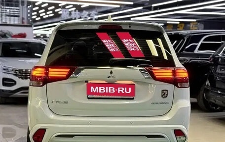 Mitsubishi Outlander III рестайлинг 3, 2021 год, 1 980 143 рублей, 5 фотография