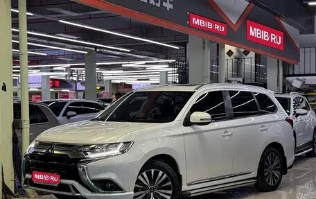 Mitsubishi Outlander III рестайлинг 3, 2021 год, 1 980 143 рублей, 1 фотография