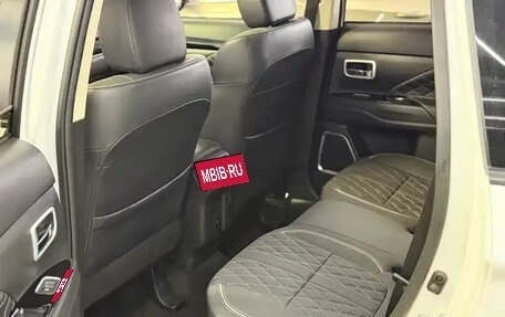 Mitsubishi Outlander III рестайлинг 3, 2021 год, 1 980 143 рублей, 18 фотография