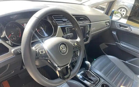 Volkswagen Touran III, 2018 год, 1 460 000 рублей, 8 фотография