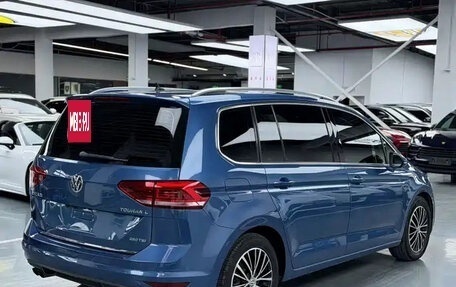 Volkswagen Touran III, 2018 год, 1 460 000 рублей, 4 фотография