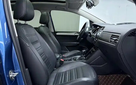 Volkswagen Touran III, 2018 год, 1 460 000 рублей, 10 фотография