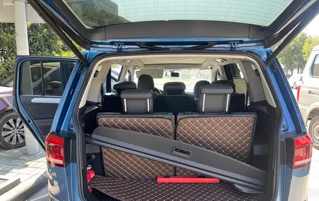 Volkswagen Touran III, 2018 год, 1 460 000 рублей, 12 фотография