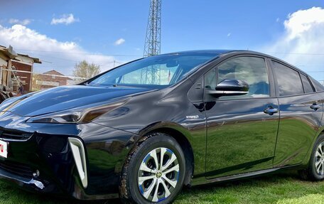 Toyota Prius IV XW50, 2021 год, 2 100 000 рублей, 3 фотография