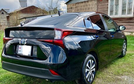 Toyota Prius IV XW50, 2021 год, 2 100 000 рублей, 5 фотография