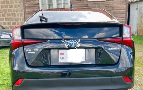 Toyota Prius IV XW50, 2021 год, 2 100 000 рублей, 7 фотография