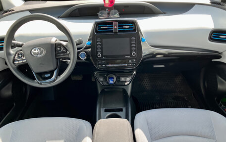 Toyota Prius IV XW50, 2021 год, 2 100 000 рублей, 12 фотография