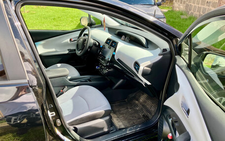 Toyota Prius IV XW50, 2021 год, 2 100 000 рублей, 9 фотография