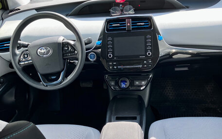 Toyota Prius IV XW50, 2021 год, 2 100 000 рублей, 13 фотография