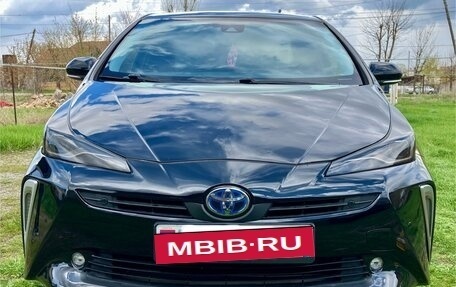 Toyota Prius IV XW50, 2021 год, 2 100 000 рублей, 4 фотография