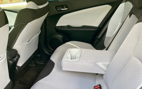 Toyota Prius IV XW50, 2021 год, 2 100 000 рублей, 18 фотография