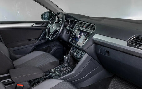 Volkswagen Tiguan II, 2020 год, 2 400 000 рублей, 5 фотография