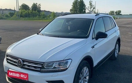 Volkswagen Tiguan II, 2020 год, 2 400 000 рублей, 3 фотография