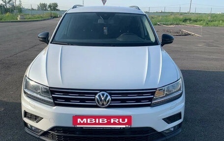 Volkswagen Tiguan II, 2020 год, 2 400 000 рублей, 2 фотография