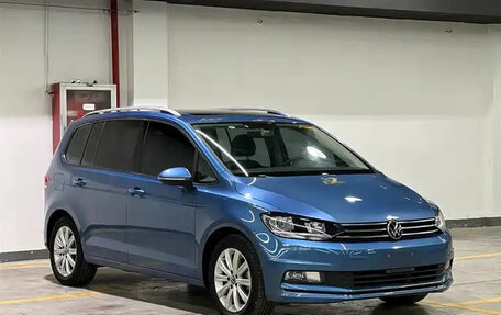Volkswagen Touran III, 2022 год, 1 424 555 рублей, 3 фотография