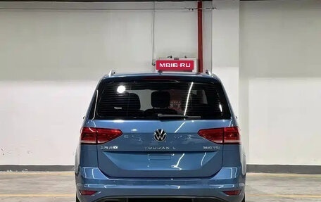 Volkswagen Touran III, 2022 год, 1 424 555 рублей, 5 фотография