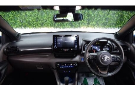 Toyota Yaris, 2023 год, 1 279 000 рублей, 19 фотография