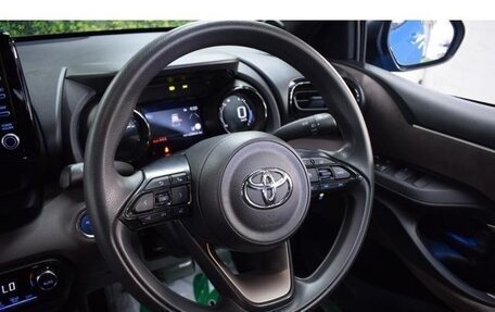 Toyota Yaris, 2023 год, 1 279 000 рублей, 20 фотография