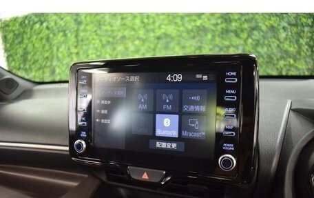 Toyota Yaris, 2023 год, 1 279 000 рублей, 23 фотография