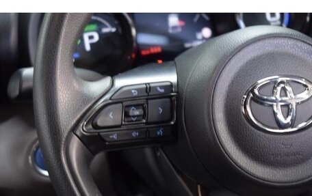 Toyota Yaris, 2023 год, 1 279 000 рублей, 21 фотография