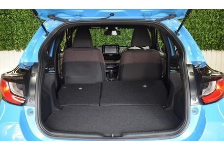 Toyota Yaris, 2023 год, 1 279 000 рублей, 33 фотография