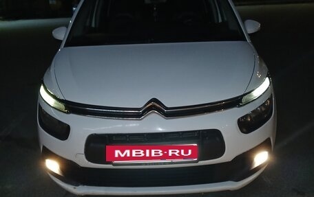 Citroen C4 Picasso II рестайлинг, 2017 год, 650 000 рублей, 2 фотография