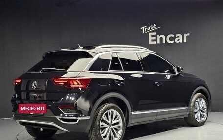 Volkswagen T-Roc I, 2022 год, 2 050 000 рублей, 2 фотография