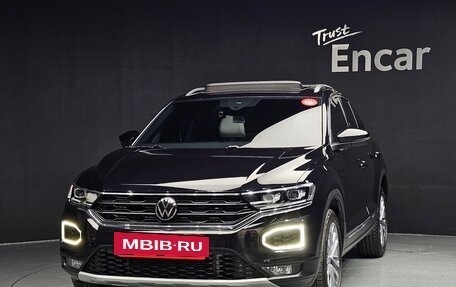 Volkswagen T-Roc I, 2022 год, 2 050 000 рублей, 3 фотография