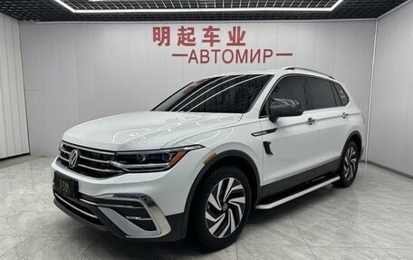 Volkswagen Tiguan II, 2022 год, 2 200 000 рублей, 2 фотография