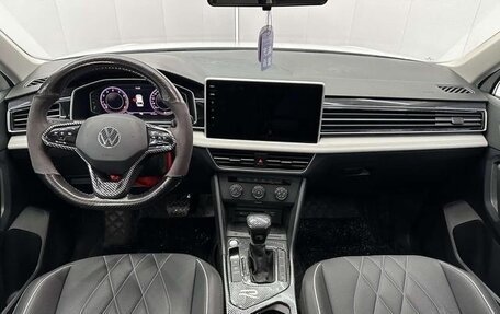 Volkswagen Tiguan II, 2022 год, 2 200 000 рублей, 5 фотография