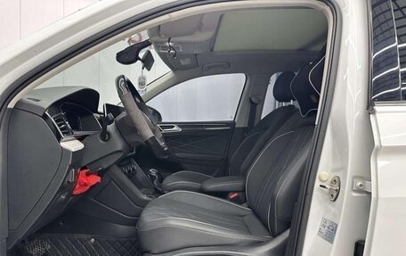 Volkswagen Tiguan II, 2022 год, 2 200 000 рублей, 6 фотография