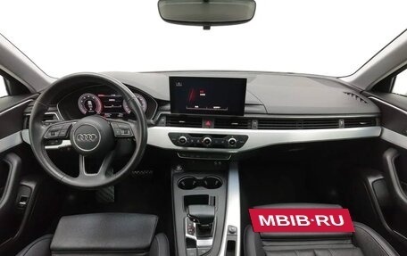 Audi A4, 2022 год, 2 200 000 рублей, 5 фотография